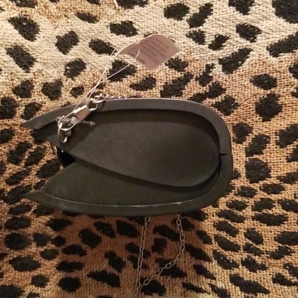 Fashion Cloth Butterfly Clutch with straps - Picture 5 of 8